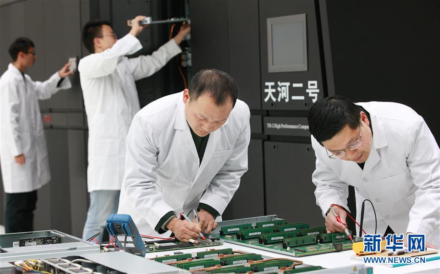 （在習(xí)近平強軍思想指引下&middot;我們在戰(zhàn)位報告&middot;圖文互動）（2）向著未來戰(zhàn)場沖鋒&mdash;&mdash;國防科技大學(xué)科研創(chuàng)新記事