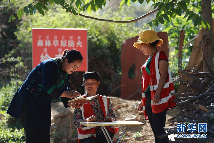 （代表委員履職）（6）全國人大代表吉克石烏：創(chuàng)建&ldquo;四好&rdquo;挑起脫貧大梁