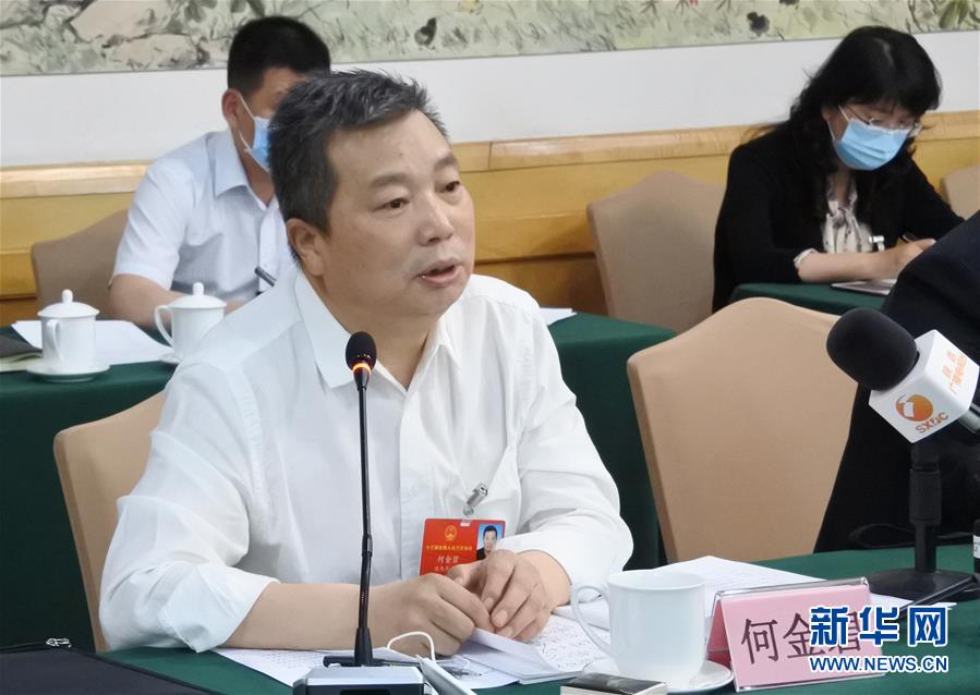 （兩會(huì)&middot;熱點(diǎn)畫(huà)報(bào)）（5）代表委員建言統(tǒng)籌做好經(jīng)濟(jì)社會(huì)發(fā)展工作