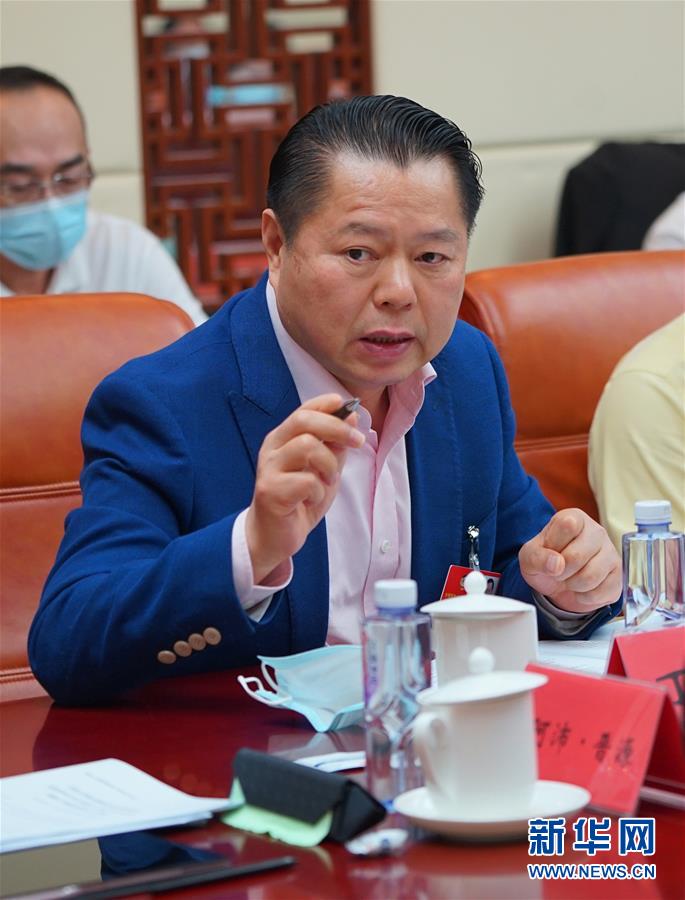 （兩會&middot;熱點(diǎn)畫報）（6）代表委員建言統(tǒng)籌做好經(jīng)濟(jì)社會發(fā)展工作