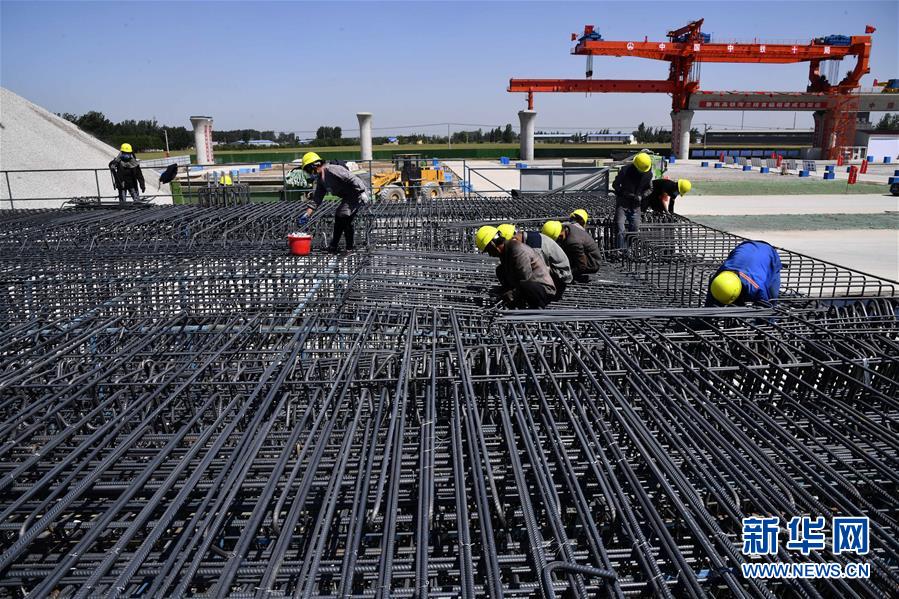 （兩會(huì)&middot;熱點(diǎn)畫報(bào)）（17）代表委員建言統(tǒng)籌做好經(jīng)濟(jì)社會(huì)發(fā)展工作