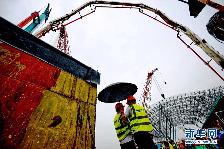 （兩會&middot;熱點(diǎn)畫報(bào)）（20）代表委員建言統(tǒng)籌做好經(jīng)濟(jì)社會發(fā)展工作