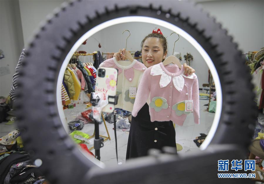 (新華全媒頭條·兩會(huì)精神看落實(shí)·圖文互動(dòng))(4)培育新機(jī) 開辟新局——落實(shí)全國(guó)兩會(huì)精神激發(fā)經(jīng)濟(jì)發(fā)展新動(dòng)能述評(píng)