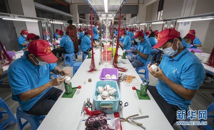 (新華全媒頭條·兩會(huì)精神看落實(shí)·圖文互動(dòng))(7)培育新機(jī) 開辟新局——落實(shí)全國(guó)兩會(huì)精神激發(fā)經(jīng)濟(jì)發(fā)展新動(dòng)能述評(píng)