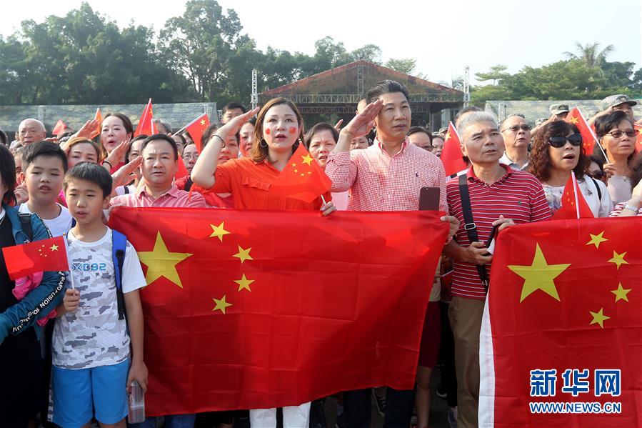 （圖文互動）（1）&ldquo;我和我的祖國，一刻也不能分割&rdquo;&mdash;&mdash;解放軍駐香港部隊與市民共同慶祝國慶70周年見聞