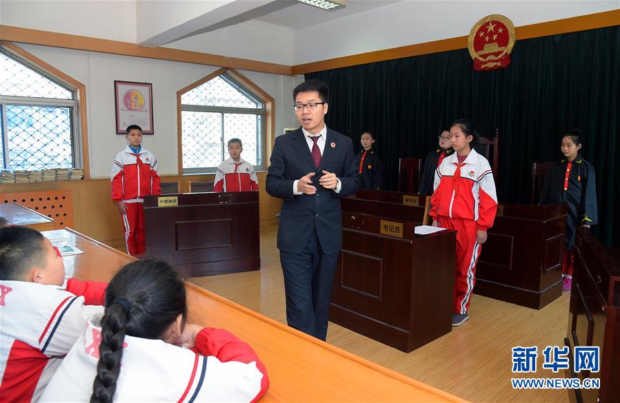 （新華全媒頭條&middot;圖文互動）（1）開啟法治中國新時(shí)代&mdash;&mdash;以習(xí)近平同志為核心的黨中央推進(jìn)全面依法治國紀(jì)實(shí)