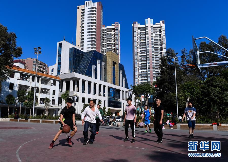 （在習(xí)近平新時(shí)代中國(guó)特色社會(huì)主義思想指引下&mdash;&mdash;新時(shí)代新作為新篇章&middot;總書(shū)記關(guān)切開(kāi)放事&middot;圖文互動(dòng)）（4）以開(kāi)放作楫 揚(yáng)創(chuàng)新之帆&mdash;&mdash;深圳&ldquo;先行示范&rdquo;再啟航