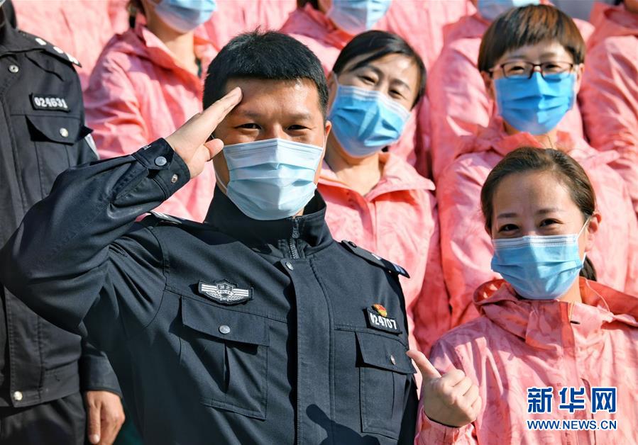 （習(xí)近平致敬的戰(zhàn)&ldquo;疫&rdquo;英雄&middot;公安干警篇&middot;圖文互動(dòng)）（1）他們，抗疫一線鑄警魂