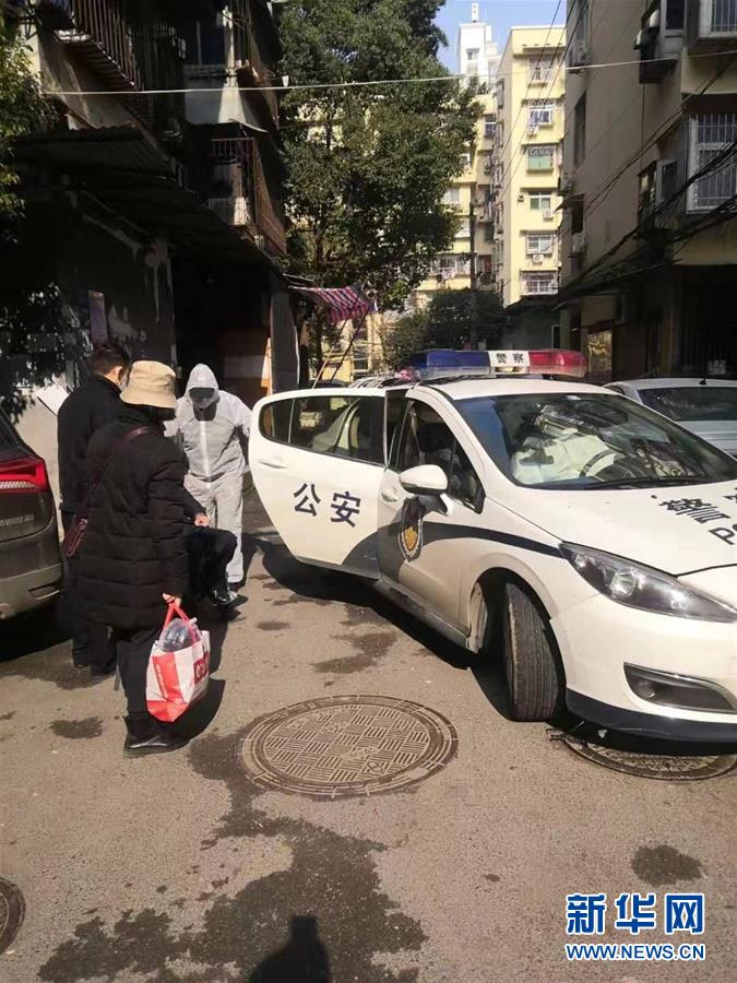 （習(xí)近平致敬的戰(zhàn)&ldquo;疫&rdquo;英雄&middot;公安干警篇&middot;圖文互動(dòng)）（5）他們，抗疫一線鑄警魂