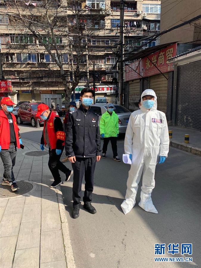 （習(xí)近平致敬的戰(zhàn)&ldquo;疫&rdquo;英雄&middot;公安干警篇&middot;圖文互動(dòng)）（6）他們，抗疫一線鑄警魂