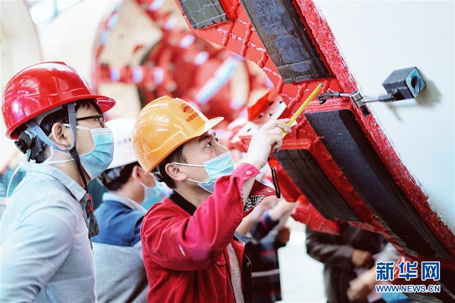 （在習(xí)近平新時代中國特色社會主義思想指引下&mdash;&mdash;新時代新作為新篇章&middot;習(xí)近平總書記關(guān)切事&middot;圖文互動）（1）最有力的支撐，最堅決的攀登&mdash;&mdash;記錄奮戰(zhàn)在復(fù)工復(fù)產(chǎn)一線的科技工作者