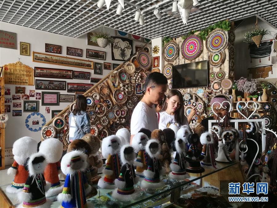 （在習(xí)近平新時(shí)代中國(guó)特色社會(huì)主義思想指引下&mdash;&mdash;新時(shí)代新作為新篇章&middot;習(xí)近平總書記關(guān)切事&middot;圖文互動(dòng)）（3）讓每一個(gè)角落都感受到幸福的溫情&mdash;&mdash;人口較少民族在脫貧攻堅(jiān)大潮中的奮進(jìn)故事