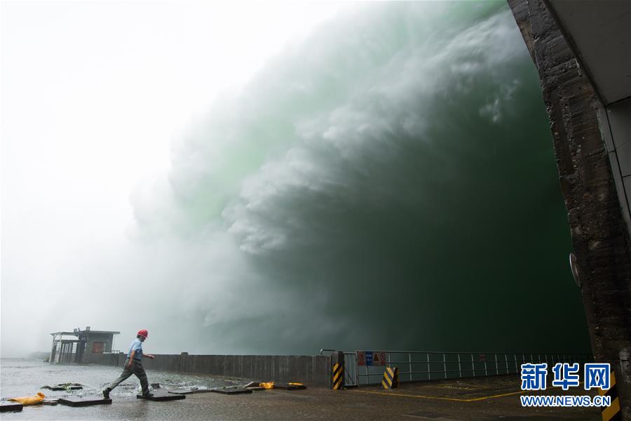 (在習近平新時代中國特色社會主義思想指引下——新時代新作為新篇章·習近平總書記關切事·圖文互動)(1)黑科技 縛洪魔——現代科技提升防汛救災硬實力