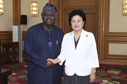 劉延?xùn)|會(huì)見聯(lián)合國人口基金執(zhí)行主任巴巴通德&middot;奧索蒂梅欣