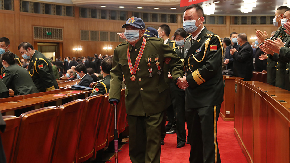 志愿軍老戰(zhàn)士、老同志入場(chǎng)