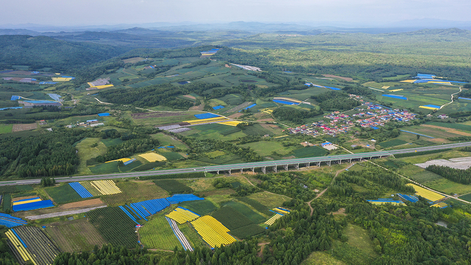 長白山下生態(tài)縣：倚綠生金，以景換銀