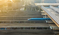 在沒有路的地方，中國探出一條條新路