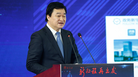 新華網(wǎng)股份有限公司董事長、總裁田舒斌做推介展示