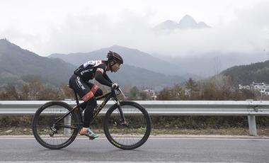 自行車&mdash;&mdash;&ldquo;挺進(jìn)大別山&rdquo;中國（黃岡）自行車賽舉行