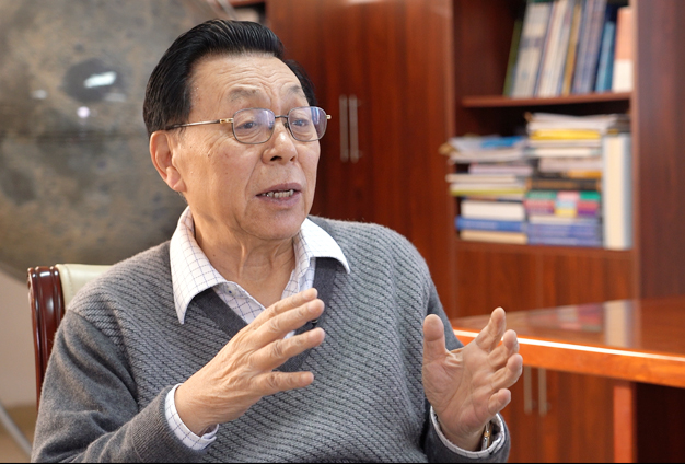 與月球背面建立聯(lián)系，而且測控和通信鏈路要暢通