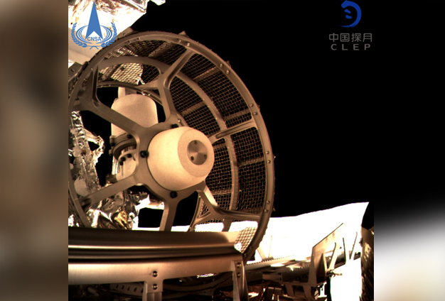 有古老的巖石，地形略微平坦一點