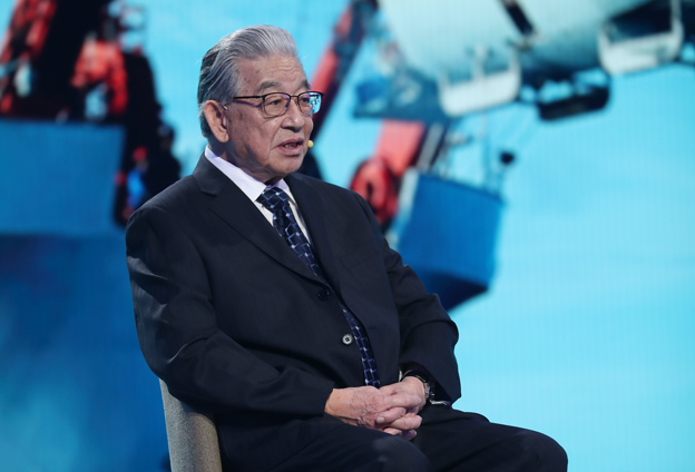 中華民族實(shí)現(xiàn)了可上九天攬?jiān)?，可下五洋捉鱉的宏偉夙愿