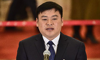 鞏保雄在&ldquo;代表通道&rdquo;接受采訪