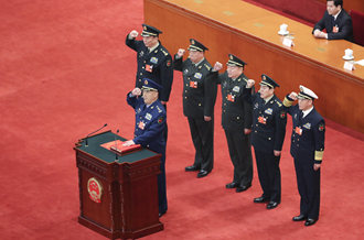 中央軍委副主席、委員進行憲法宣誓