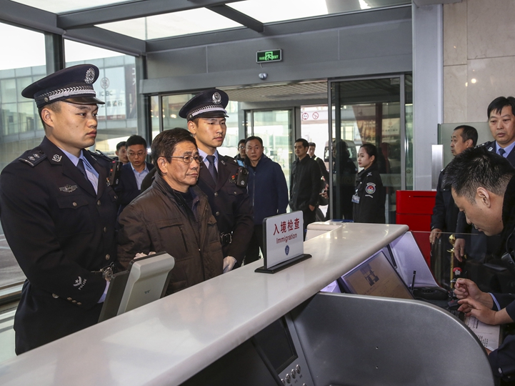 新華社評(píng)論員：狠剎&ldquo;四風(fēng)&rdquo;，嚴(yán)懲腐敗