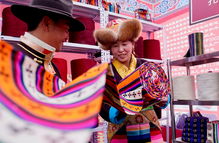 西藏：格?；ㄩ_(kāi) 幸福路寬