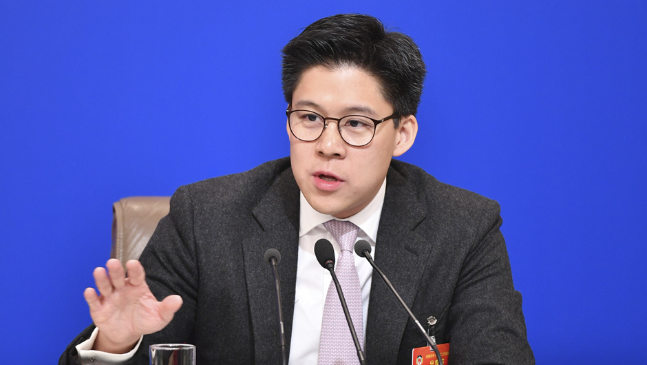 全國政協(xié)委員、中國香港體育協(xié)會(huì)暨奧林匹克委員會(huì)副會(huì)長、霍英東集團(tuán)副總裁 霍啟剛