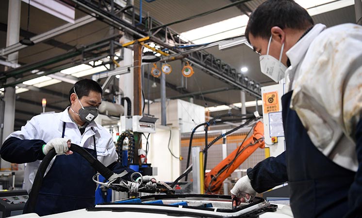 新華社評論員：堅(jiān)持疫情防控和經(jīng)濟(jì)社會(huì)發(fā)展&ldquo;兩手抓&rdquo;