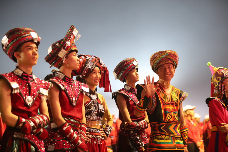 好兒好女好家園，齊心奔小康，共圓中國夢