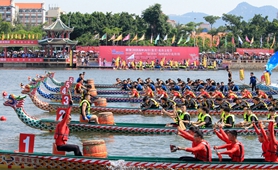 2018海峽兩岸龍舟賽開幕，53支隊伍競渡   組圖
