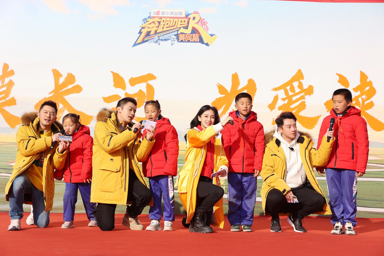 2020年11月18日，&ldquo;大漠長(zhǎng)河，為愛(ài)讀詩(shī)&rdquo;多一克溫暖公益活動(dòng)啟動(dòng)儀式在寧夏中衛(wèi)市沙坡頭區(qū)郭灘學(xué)校舉行。&ldquo;跑男團(tuán)&rdquo;成員李晨、楊穎、鄭愷、沙溢與&ldquo;多一克溫暖&rdquo;團(tuán)隊(duì)攜手為學(xué)生們送去了海瀾之家的冬日溫暖。