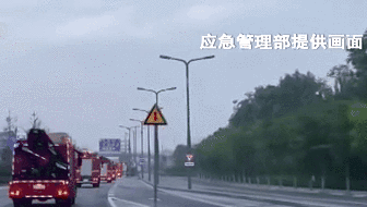 暴雨中 他們&ldquo;逆流而上&rdquo;：跨省救援！7省1800名消防員增援河南