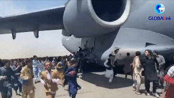 全球連線丨慘?。】Σ紶枡C(jī)場(chǎng)現(xiàn)場(chǎng)