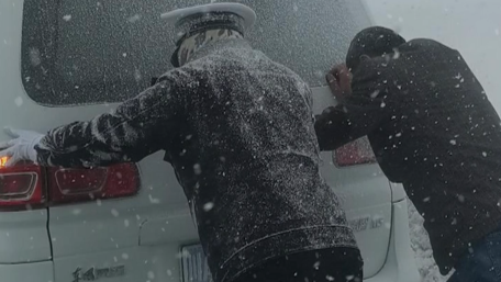 &ldquo;冰雕&rdquo;交警找到了！致敬戰(zhàn)斗在抗風(fēng)雪一線的交警