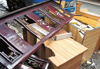 深圳物管交接引發(fā)打砸 現場竟留子彈殼