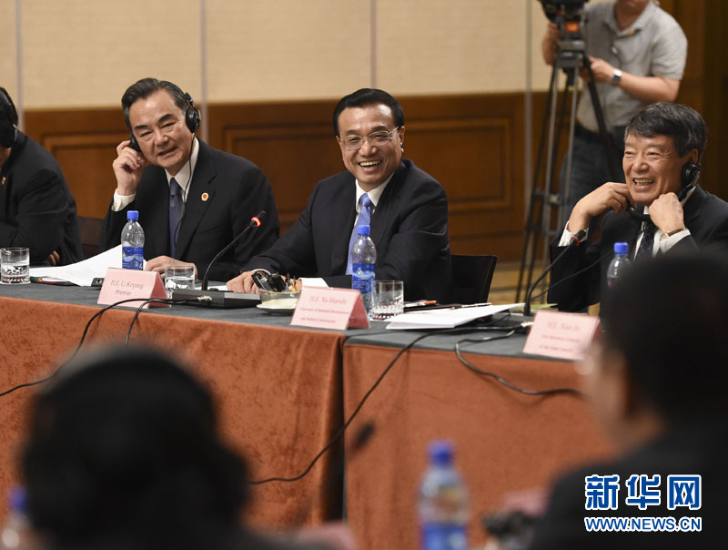  5月6日，國務(wù)院總理李克強在埃塞俄比亞首都亞的斯亞貝巴出席中非經(jīng)貿(mào)人文座談會。 新華社記者 李學仁 攝 