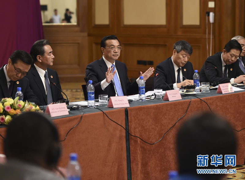  5月6日，中國國務(wù)院總理李克強在埃塞俄比亞首都亞的斯亞貝巴出席中非經(jīng)貿(mào)人文座談會。 新華社記者 李學仁 攝 