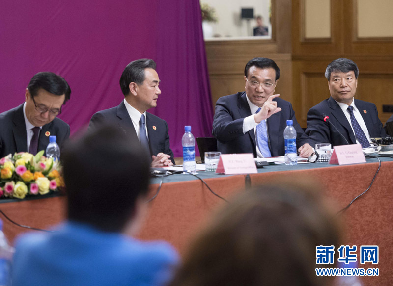  5月6日，中國國務(wù)院總理李克強在埃塞俄比亞首都亞的斯亞貝巴出席中非經(jīng)貿(mào)人文座談會。 新華社記者 王曄 攝 
