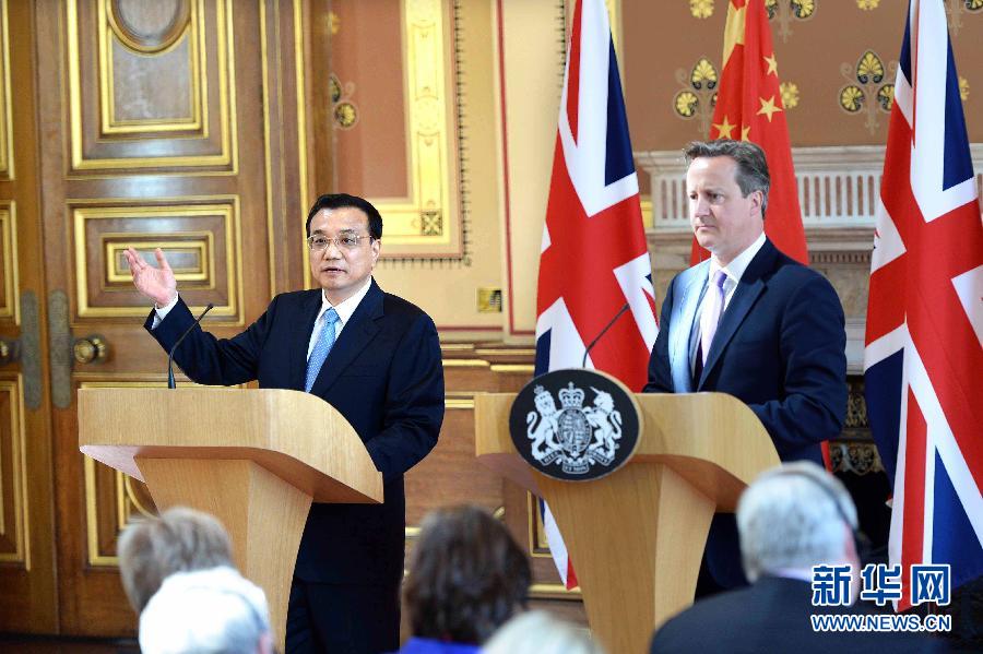 6月17日，中國國務院總理李克強同英國首相卡梅倫在倫敦舉行中英總理年度會晤后共同會見記者。新華社記者 李濤 攝  