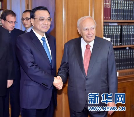 6月20日，國務(wù)院總理李克強在雅典總統(tǒng)府會見希臘總統(tǒng)帕普利亞斯。 新華社記者 李濤 攝