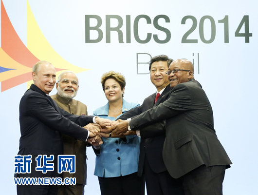 這是習(xí)近平同出席會(huì)晤的巴西總統(tǒng)羅塞夫、俄羅斯總統(tǒng)普京、印度總理莫迪、南非總統(tǒng)祖馬合影。新華社記者 蘭紅光 攝