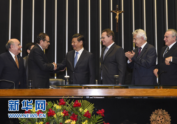 7月16日，國家主席習(xí)近平在巴西國會發(fā)表《弘揚(yáng)傳統(tǒng)友好共譜合作新篇》的演講。 新華社記者 李學(xué)仁 攝 