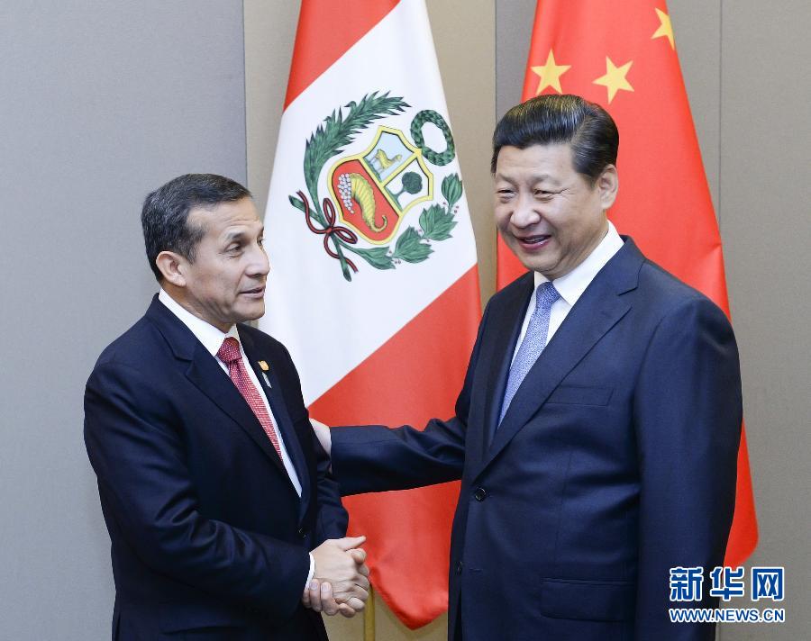 7月16日，國(guó)家主席習(xí)近平在巴西首都巴西利亞會(huì)見(jiàn)秘魯總統(tǒng)烏馬拉。新華社記者 劉建生 攝 