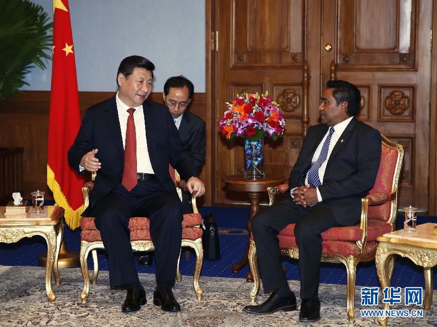9月15日，國家主席習近平同馬爾代夫總統(tǒng)亞明在馬累舉行會談。新華社記者 鞠鵬 攝