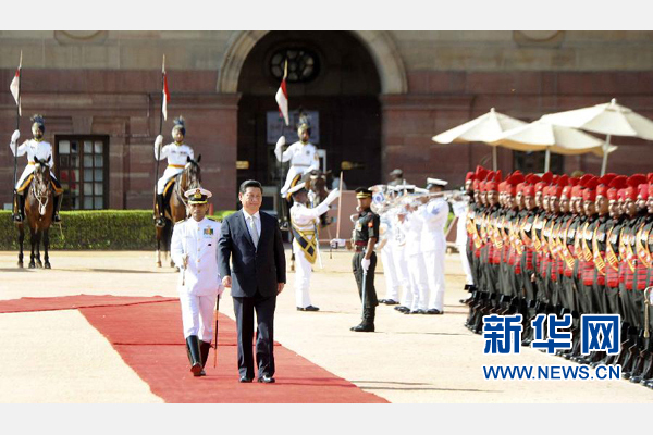 9月18日，國家主席習近平出席印度總統(tǒng)慕克吉在總統(tǒng)府舉行的隆重歡迎儀式。 新華社記者 張鐸 攝