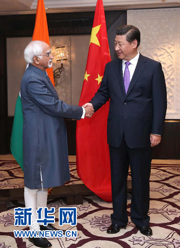9月18日，國(guó)家主席習(xí)近平在新德里會(huì)見(jiàn)印度副總統(tǒng)兼聯(lián)邦院議長(zhǎng)安薩里。 新華社記者 龐興雷 攝